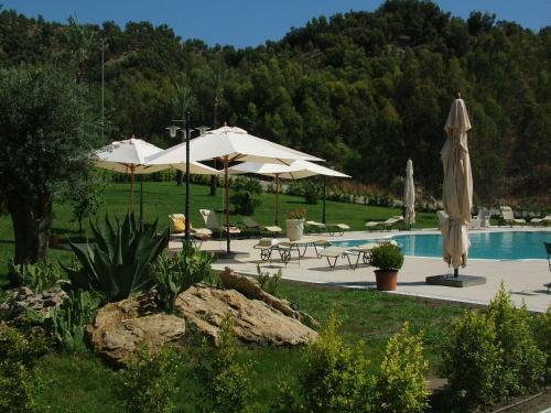 Bazén v ubytování Hotel San Giorgio nebo v jeho okolí