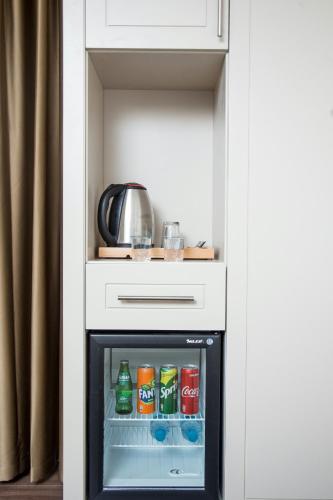 Una cocina o cocineta en The Charm Hotel - Old City