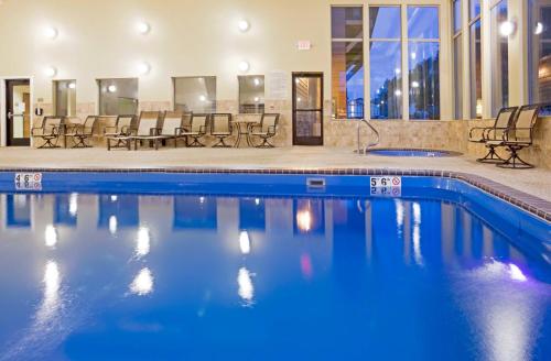 Πισίνα στο ή κοντά στο Holiday Inn Express & Suites Custer-Mt Rushmore