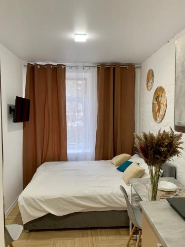 a bedroom with a large bed and a window at Апартаменти MYFREEDOM поруч із метро Лук'янівська in Kyiv