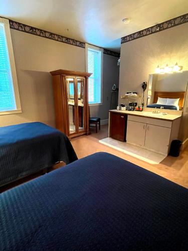 a bedroom with a bed and a vanity and a mirror at Celebrity Boutique Hotel in Deadwood