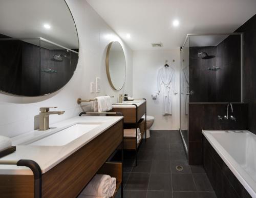 Kylpyhuone majoituspaikassa Mantra Terrace Hotel
