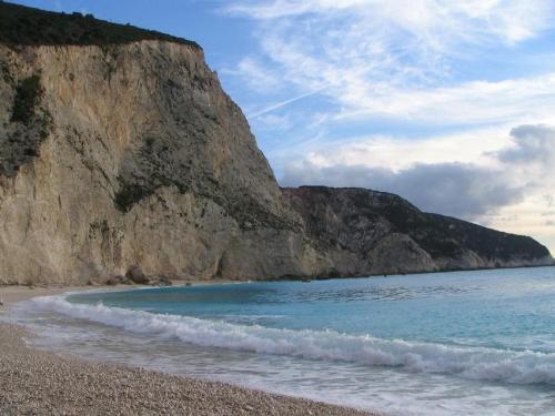 a beach with a rocky shore and the ocean at marmar villas in Vlikhon