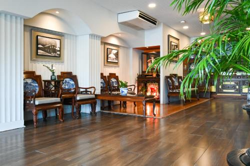 Ein Sitzbereich in der Unterkunft The Krungkasem Srikrung Hotel