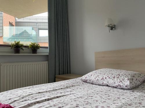 Ένα ή περισσότερα κρεβάτια σε δωμάτιο στο Apartament w Pucku