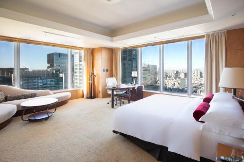a hotel room with a large bed and a large window at Shangri-La Tokyo in Tokyo