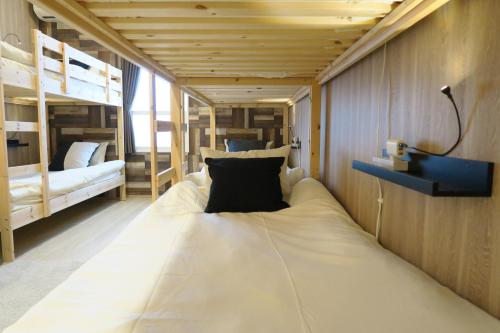 Ένα ή περισσότερα κρεβάτια σε δωμάτιο στο neko neko apartment