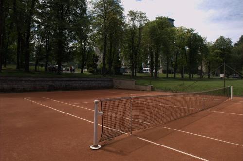 a tennis net on a tennis court in a park at Depandance Haná in Lázně Libverda