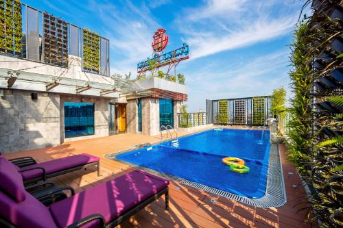 Swimmingpoolen hos eller tæt på Grand Palace Hotel & Resorts Sylhet