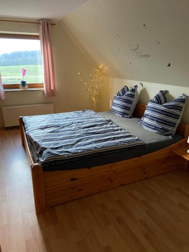 a large bed in a room with a window at Hof Beuck in Travenhorst