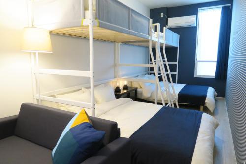 Ένα ή περισσότερα κρεβάτια σε δωμάτιο στο neko neko apartment