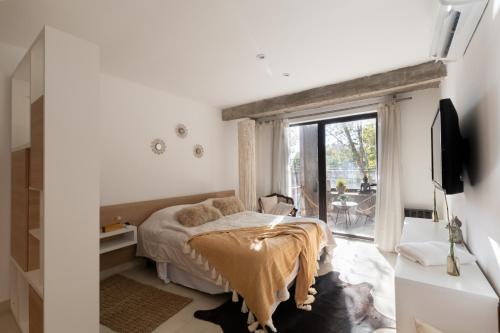 Cbmona Suites