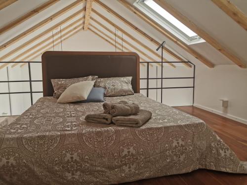 Un pat sau paturi într-o cameră la Luxury Beach House 'Muse' near the sea on the island of Brac