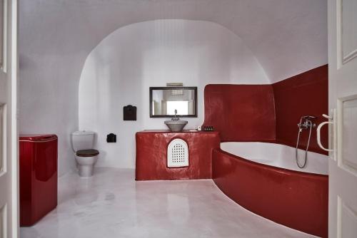 Foto da galeria de 2 bedroom charming villa with outdoors jacuzzi em Megalochori