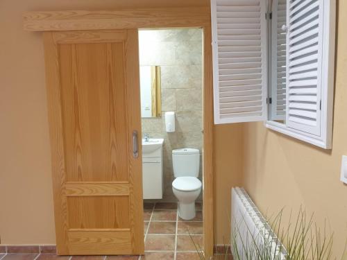 Koupelna v ubytování Complejo Rural Las Lomas de Biar