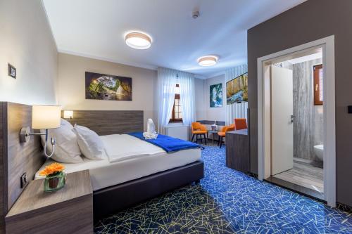Postel nebo postele na pokoji v ubytování Hotel Bitoraj Fužine