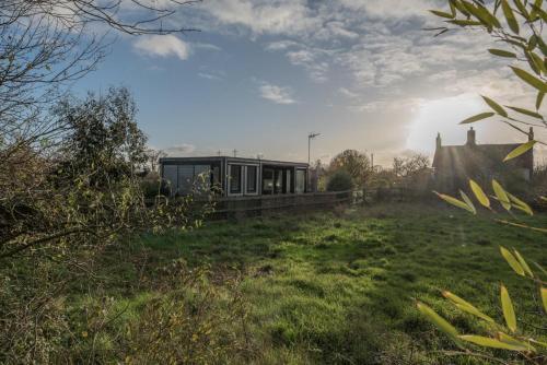 Meadow View Brand New Luxury Pod Near Woodbridge