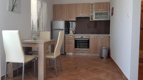 Kuchnia lub aneks kuchenny w obiekcie Ruzica Apartments