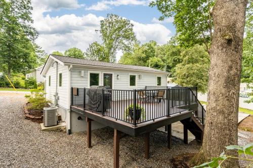 Luxury Cottage just 5 miles to downtown Asheville