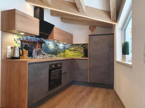 Una cocina o zona de cocina en Alpen Appartements Viehhofen near Saalbach & Zell am See - incl Sommercard