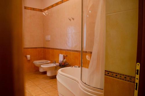 Residence Comfort tesisinde bir banyo