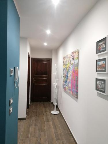 a hallway with a door and a painting on the wall at Civico 62 - Case Vacanza D Andrea in Pratola Peligna