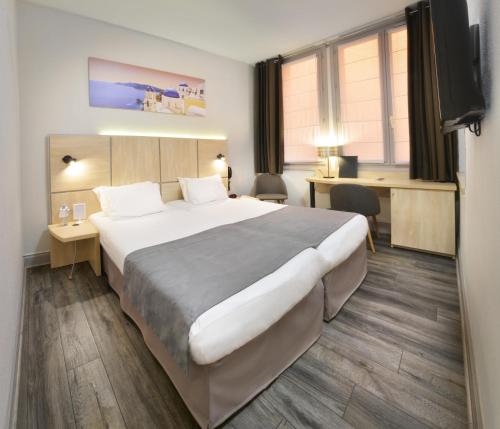 Postel nebo postele na pokoji v ubytování Best Western Lyon Saint-Antoine