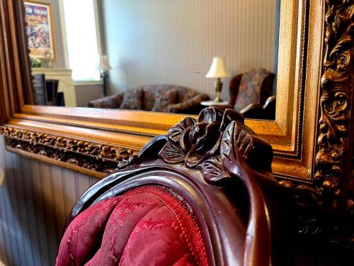 a bedroom with a large mirror and a bed at Celebrity Boutique Hotel in Deadwood