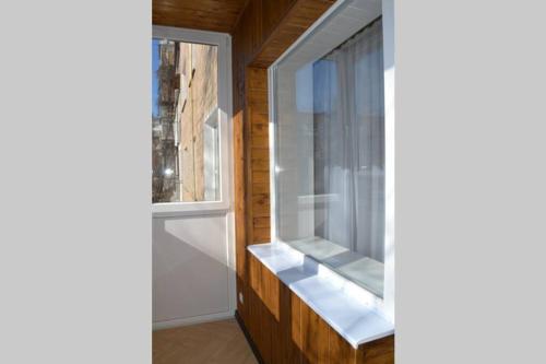 a bathroom with a window and a window shelf at Apartment Brooklyn in Kamianets-Podilskyi in Kamianets-Podilskyi