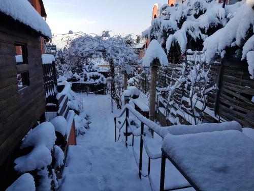 Legányi Apartmanház en invierno
