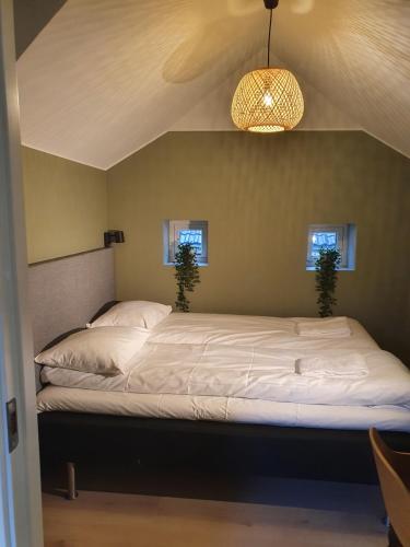 Postel nebo postele na pokoji v ubytování Kong Oscars Apartments