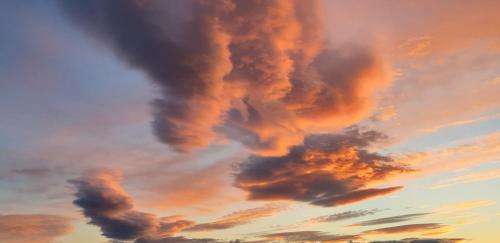 a view of a cloudy sky at sunset at Cathymini à Sete in Sète