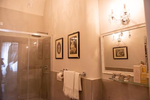 a bathroom with a shower and a mirror at Casa Isabella B&B in Rocca San Giovanni