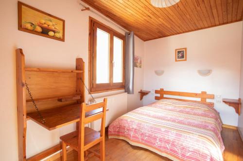 Ένα ή περισσότερα κρεβάτια σε δωμάτιο στο Appartement de 2 chambres avec jardin et wifi a Arvieux a 1 km des pistes