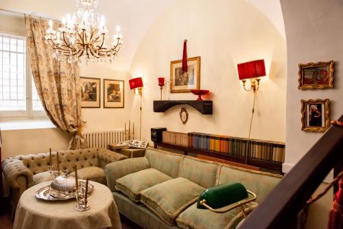 a living room with a couch and a table at Casa Isabella B&B in Rocca San Giovanni