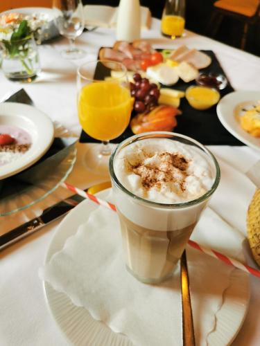 Jídlo v hotelu nebo okolí