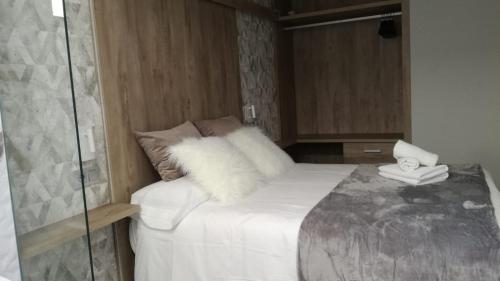 Кровать или кровати в номере Apartamentos Los Robles