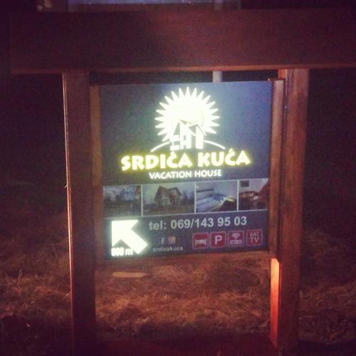 Srdića Kućaに飾ってある許可証、賞状、看板またはその他の書類