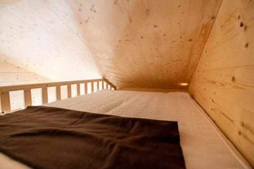 a small room with a bed in a attic at Baumhaus im Herzen vom Unterallgäu in Erkheim