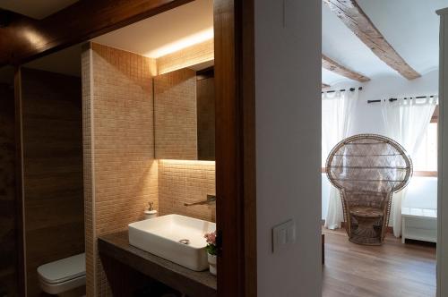 a bathroom with a sink and a toilet and a mirror at La Casa El Cura in Campillo de Dueñas