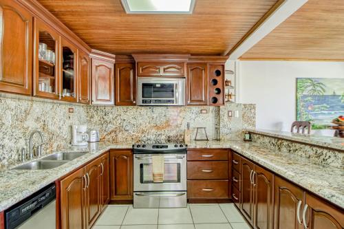 Kuchyň nebo kuchyňský kout v ubytování Flamingo Marina Resort 413