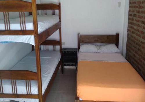 מיטה או מיטות קומותיים בחדר ב-Casa Mafer Lodge