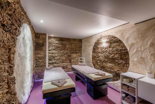 Postel nebo postele na pokoji v ubytování Le Grand Hotel & Spa