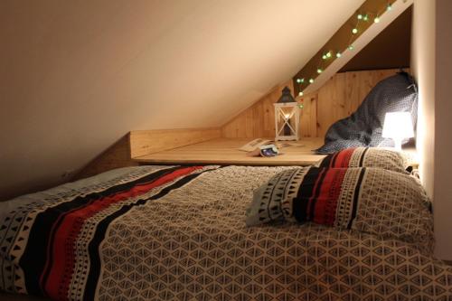 Postel nebo postele na pokoji v ubytování Studio de charme en plein centre ville