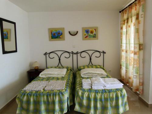 Postel nebo postele na pokoji v ubytování Apartamentos Intercentro Algarrobo-Costa APARTAMENTOS TURÍSTICOS -INMOBILIARIA