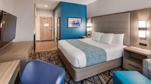 Ліжко або ліжка в номері Best Western Plus Mid County