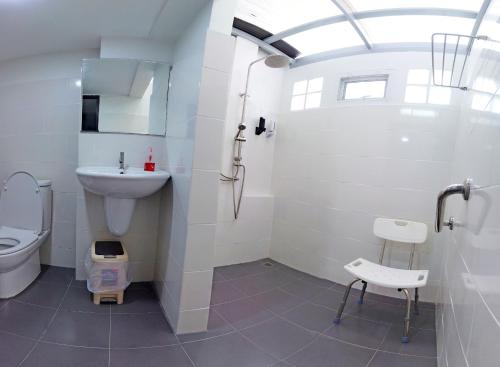 a bathroom with a toilet and a sink at Pool villa 3 BR 10 Persons 5-min to tiger zoo - Njoy Pool villa in Si Racha