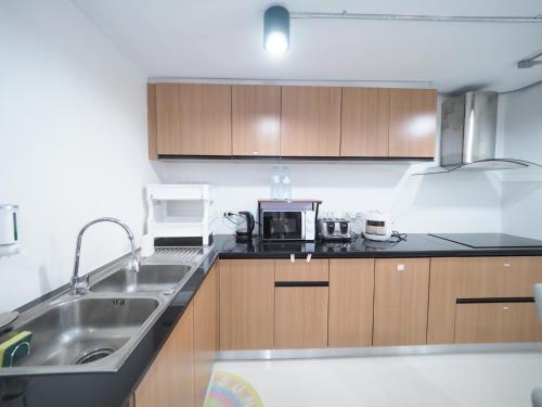 a kitchen with a sink and a counter top at Pool villa 3 BR 10 Persons 5-min to tiger zoo - Njoy Pool villa in Si Racha