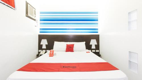 Ένα ή περισσότερα κρεβάτια σε δωμάτιο στο RedDoorz @ EL Highway Hotel Bulacan