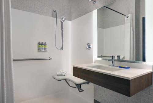 a bathroom with a sink and a shower at Holiday Inn Express Newport by IHG in Newport